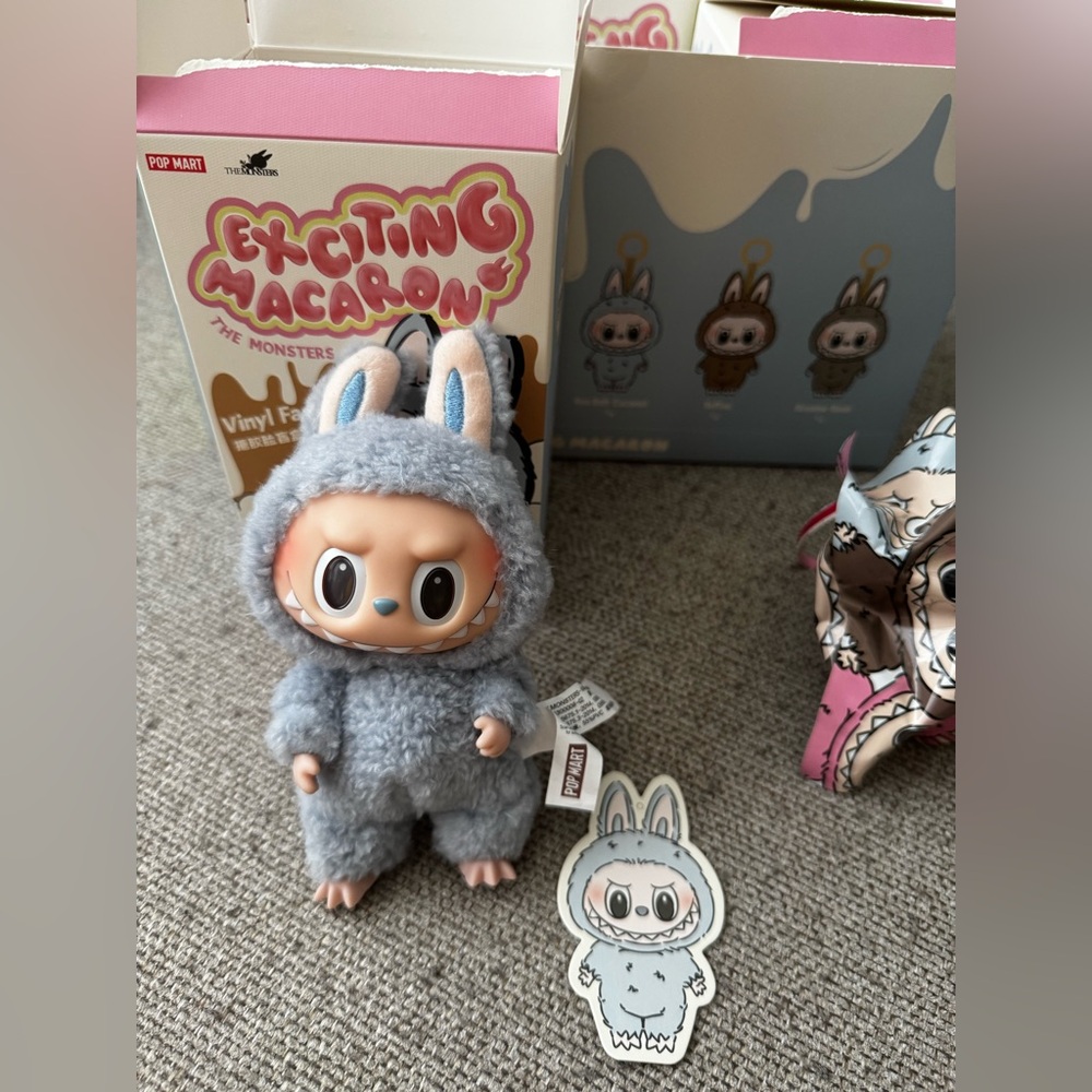 Pop Mart Exciting Macaron Vinyl Figure - Sea Salt Coconut Labubu - opened.